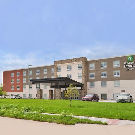 Holiday Inn Express & Suites Omaha Airport By Ihg Carter Lake Exterior foto